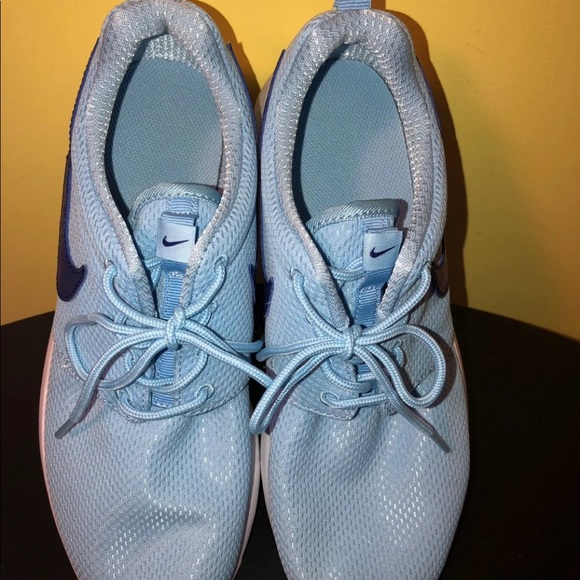 Like New Nike Athletic Shoes Yth 7 women 8.5 - Picture 3 of 6